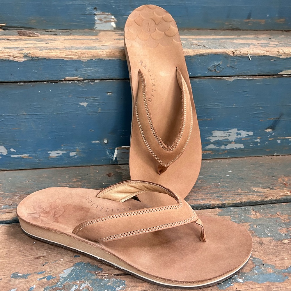REVITALIGN Women's Seaside Orthotic Flip Flop Saddle 9 Medium